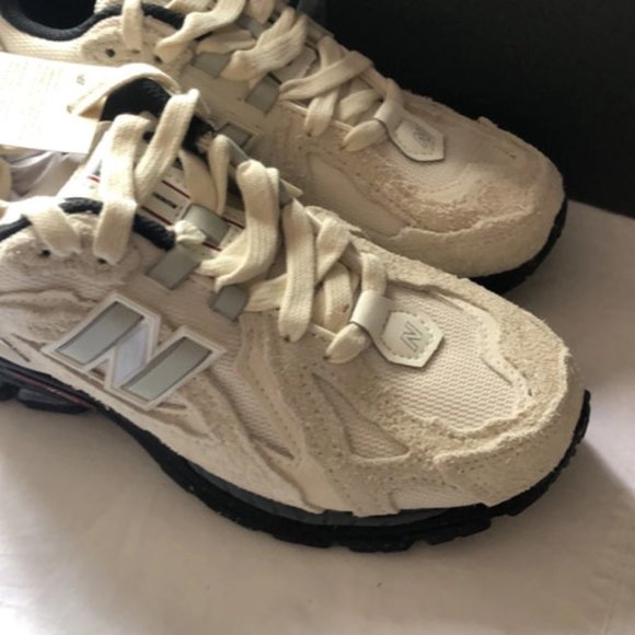 New Balance Running Trainers - Picture 2 of 8